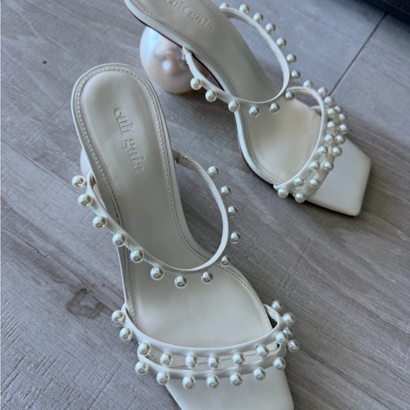 Cult Gaia
Ilona Pearl-Embellished Leather Sandals - Picture 8 of 15